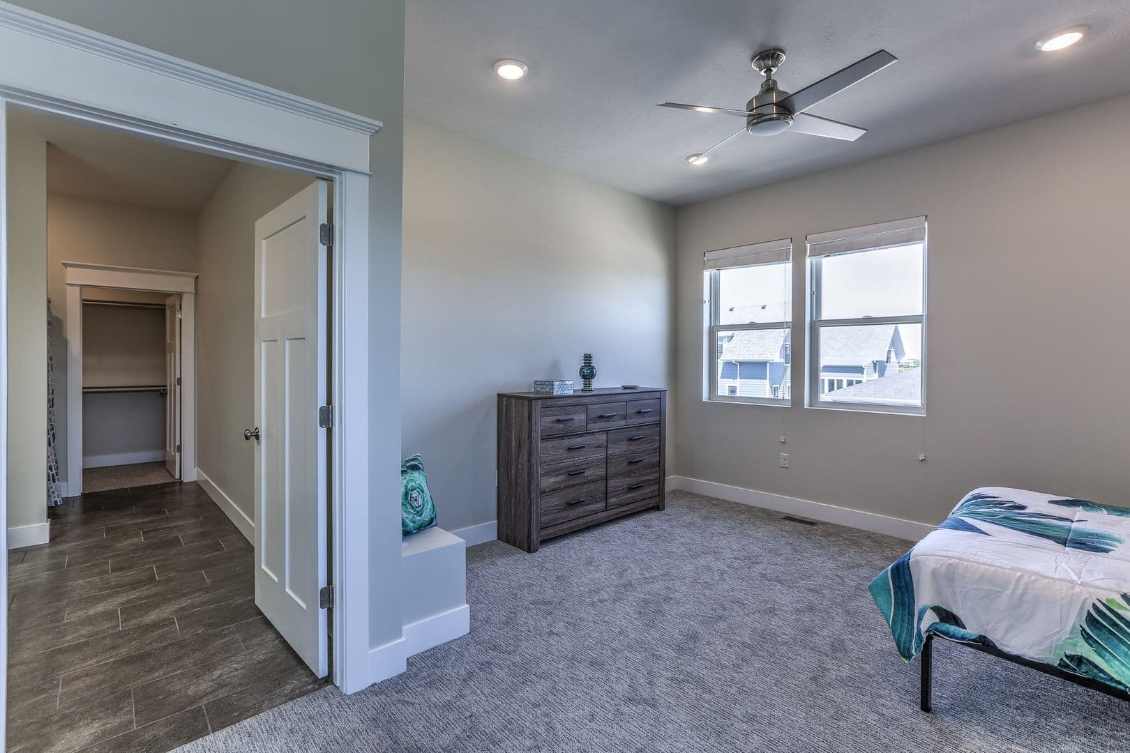 Omaha Apartment: 13178 Lincoln Road