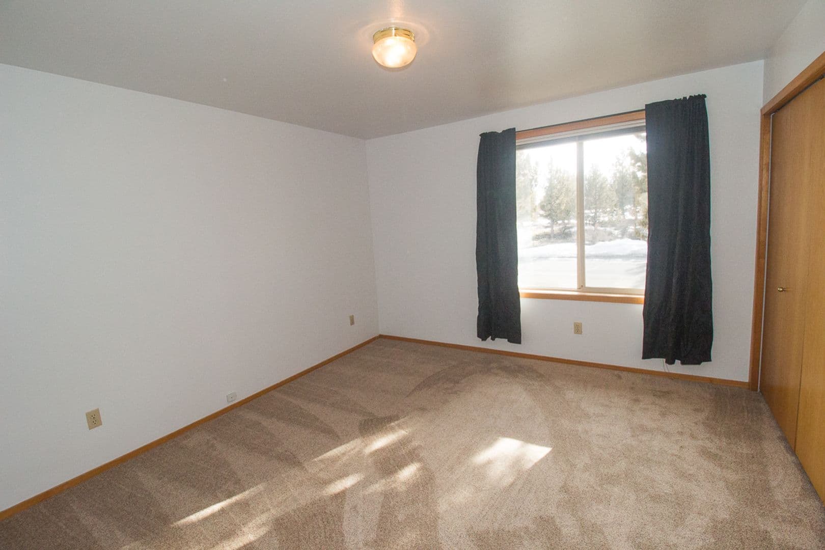 Bend Apartment: 2528 NE Conners Avenue