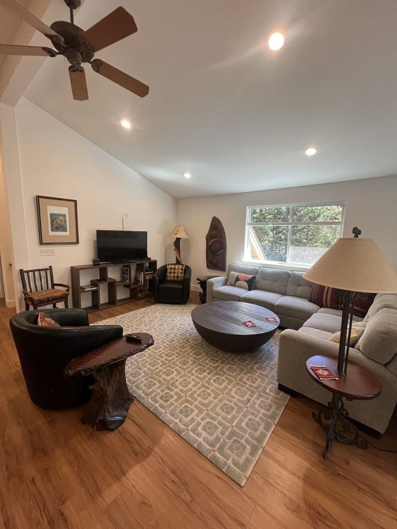 Bend House: 17169 Merganser Dr.