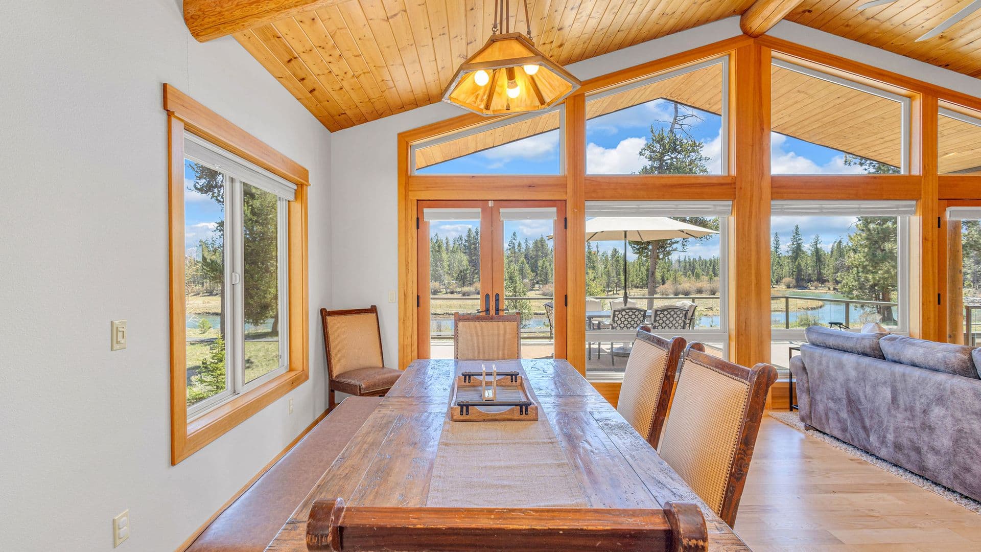 Bend House: 16727 Pony Express