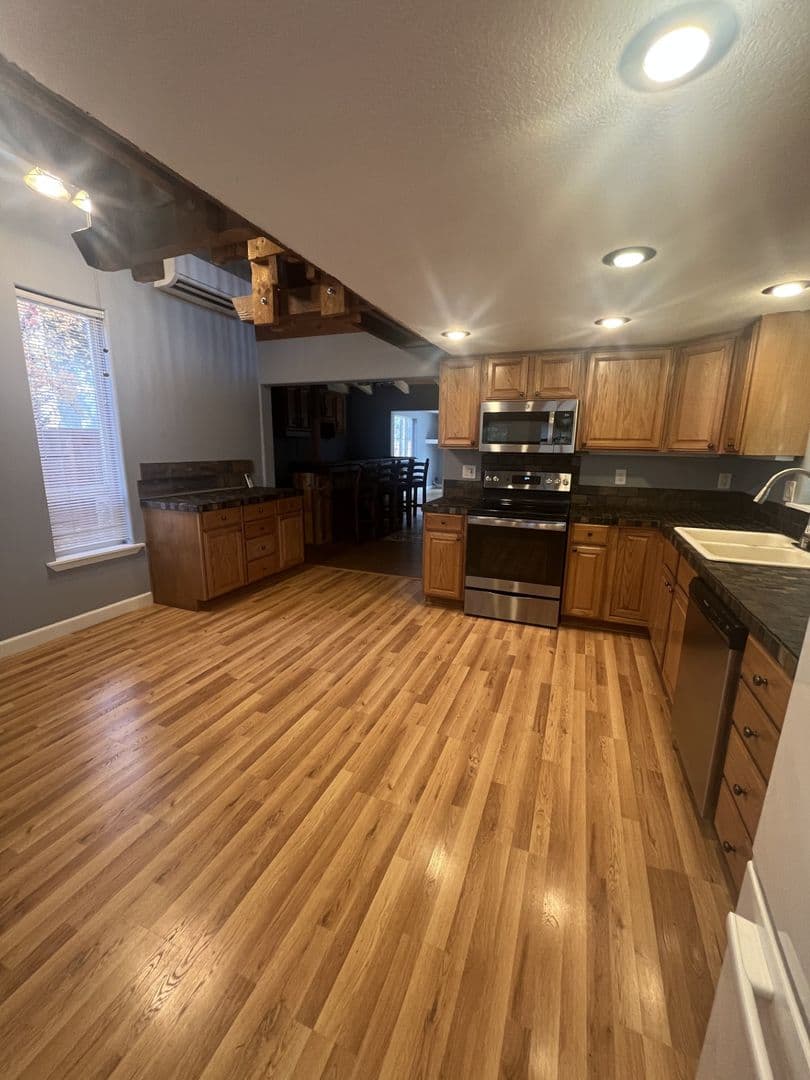 Bend House: 55768 Snow Goose Rd.