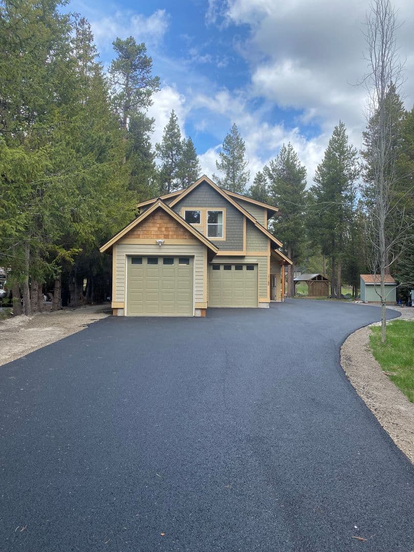 Bend House: 17169 Merganser Dr.