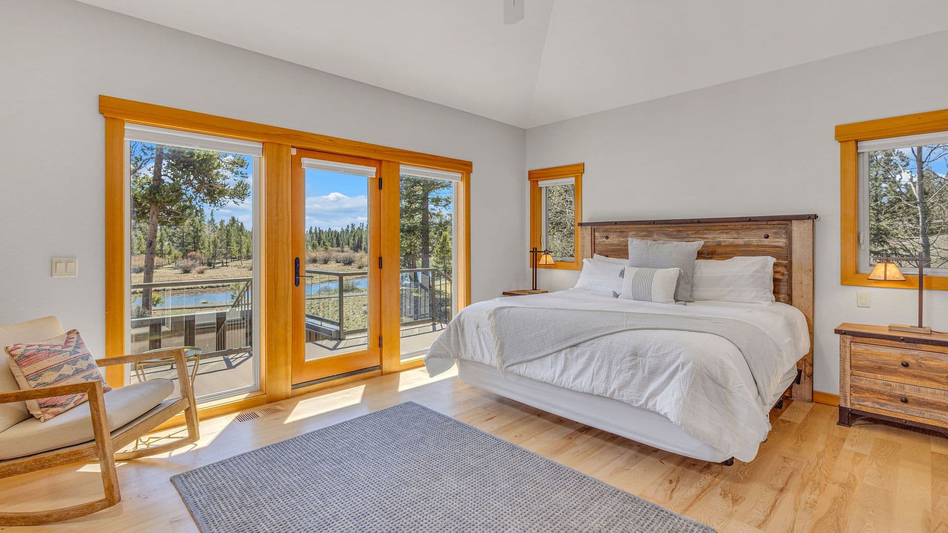 Bend House: 16727 Pony Express
