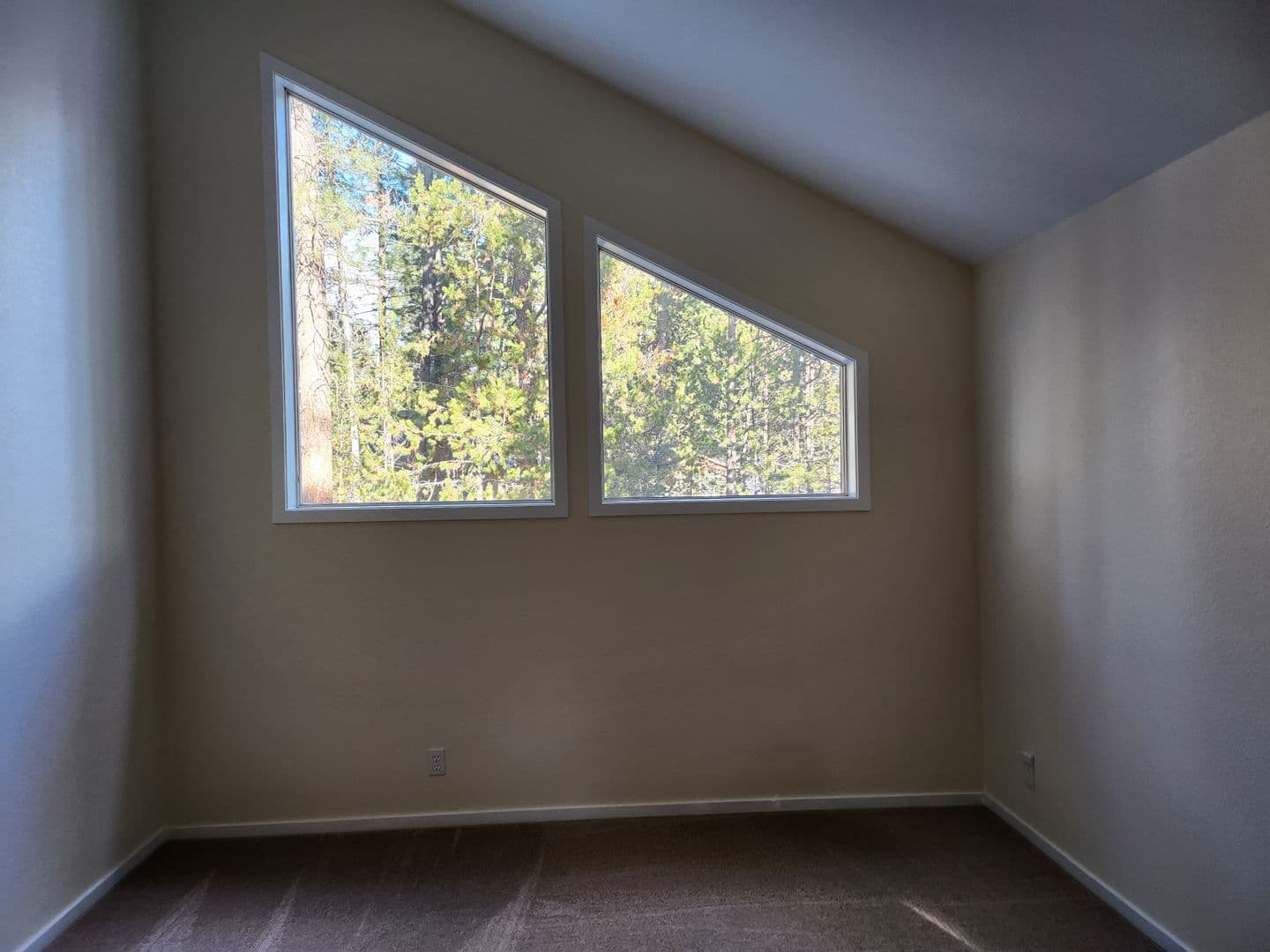 Bend House: 55681 Wagon Master Way