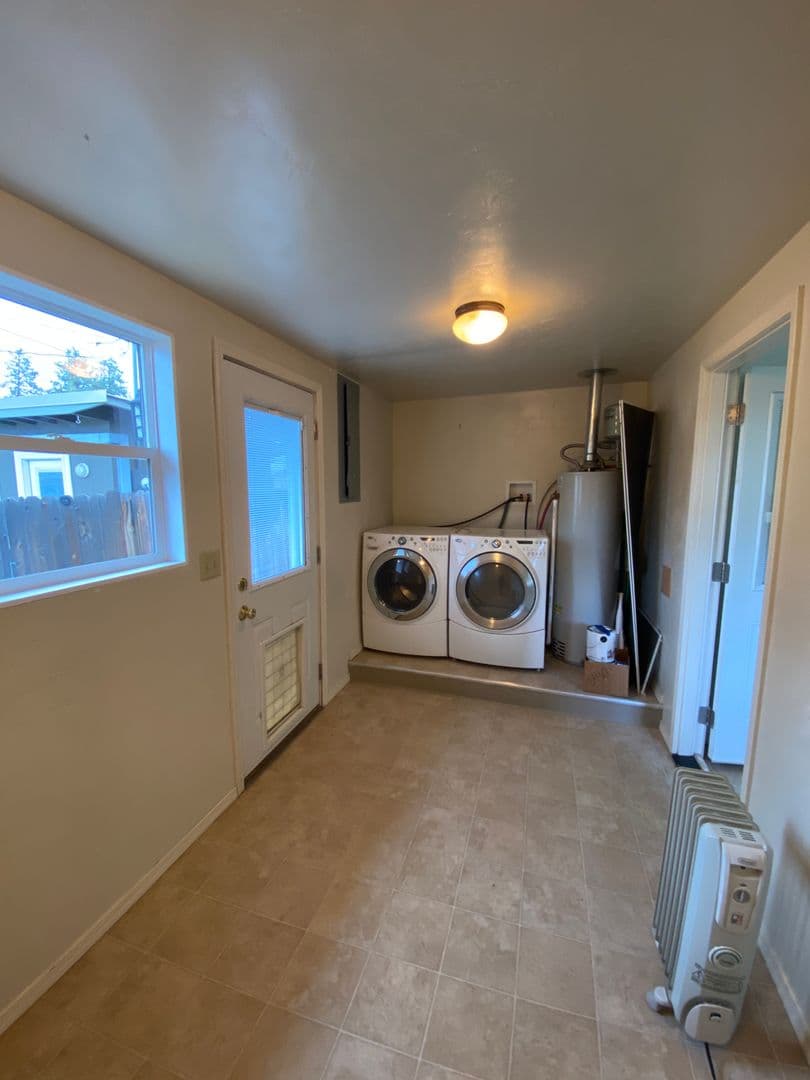Bend Apartment: 716 NE Quimby