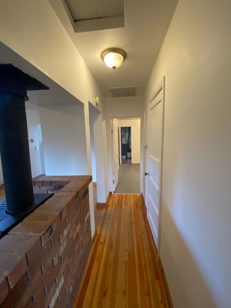 Bend Apartment: 716 NE Quimby