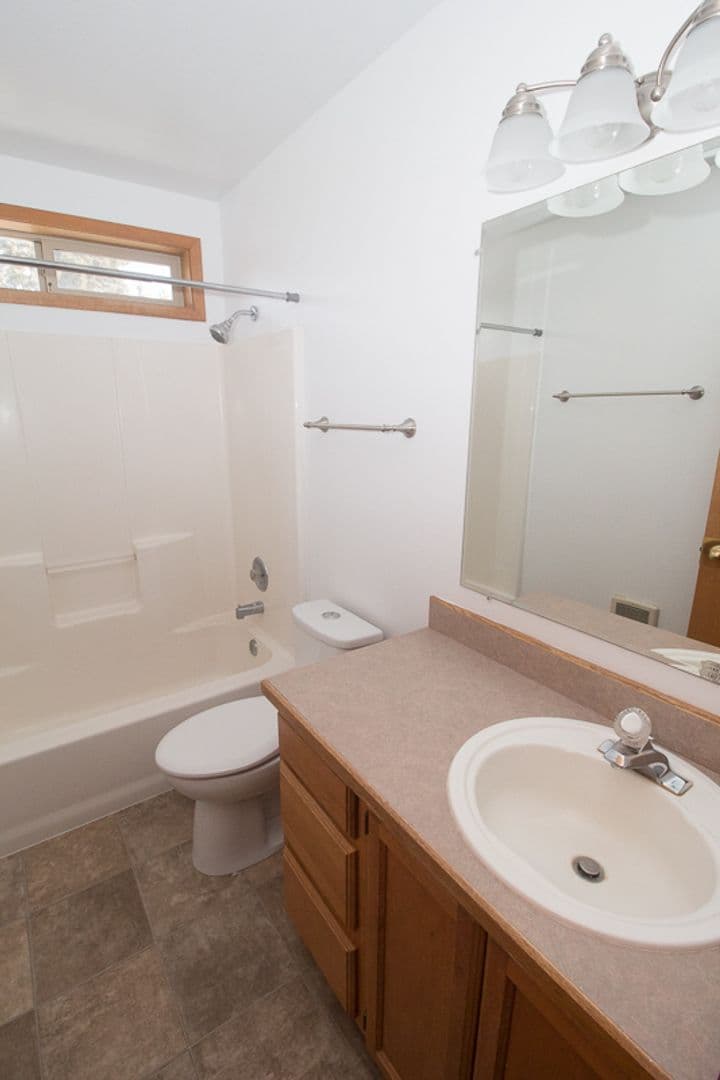 Bend Apartment: 2528 NE Conners Avenue