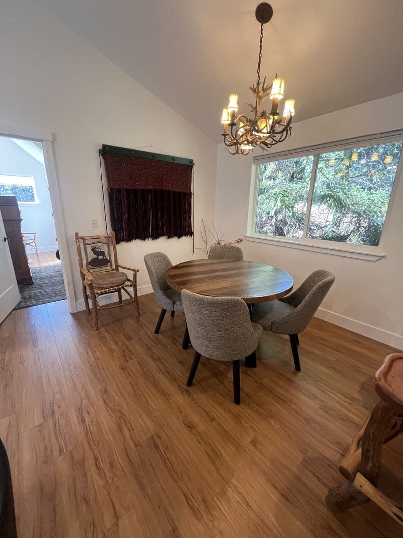 Bend House: 17169 Merganser Dr.