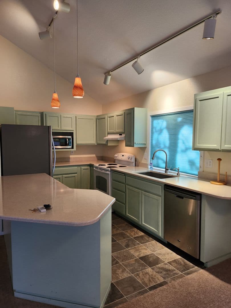 Bend House: 55681 Wagon Master Way
