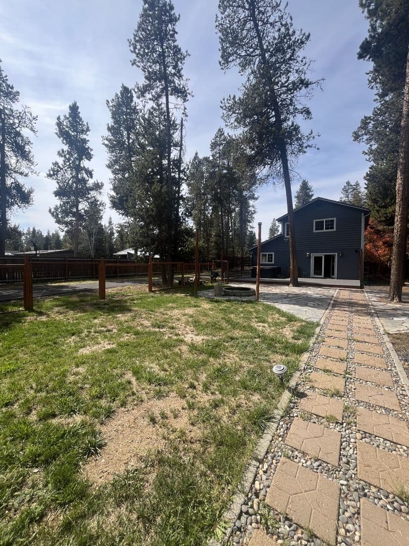 Bend House: 55768 Snow Goose Rd.
