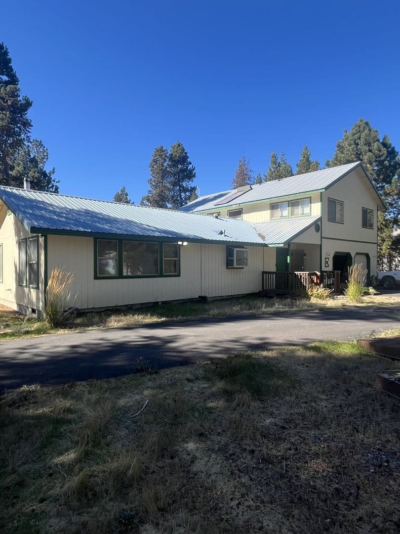 La Pine House: 53761 Day Rd.