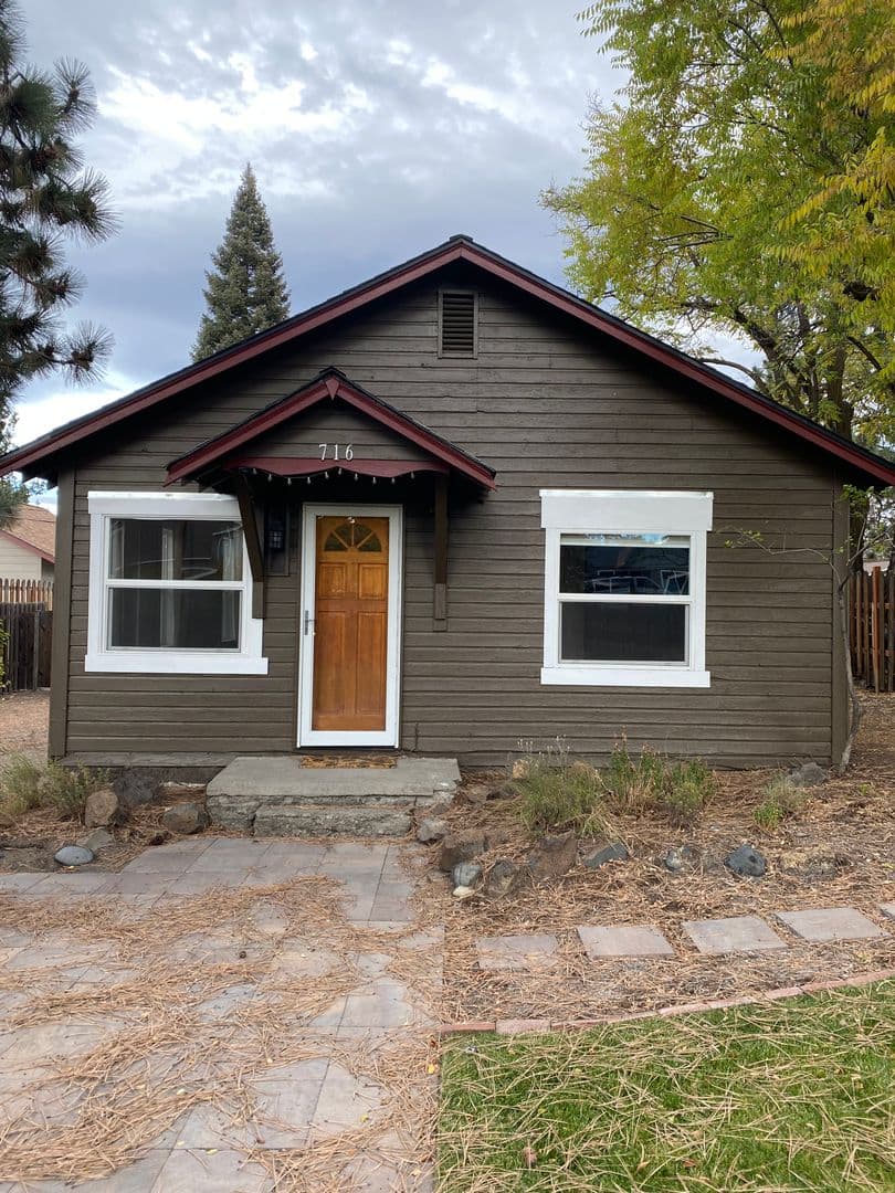 Bend Apartment: 716 NE Quimby