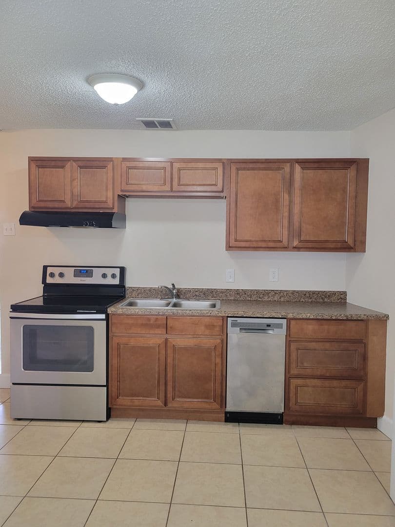 Winter Haven Apartment: 1800 3rd Ct SE