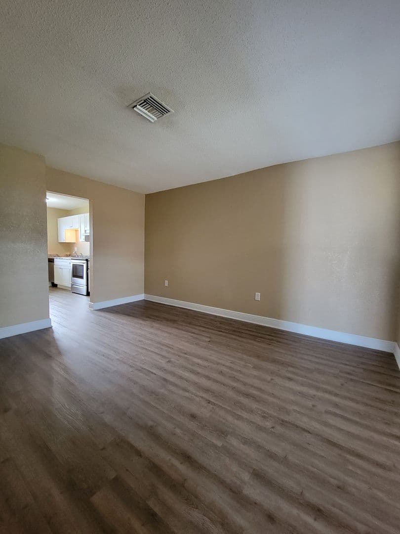 Winter Haven Apartment: 1802 3rd Ct SE