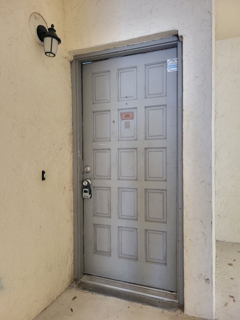 Winter Haven House: 2040 San Marcos Drive, #106
