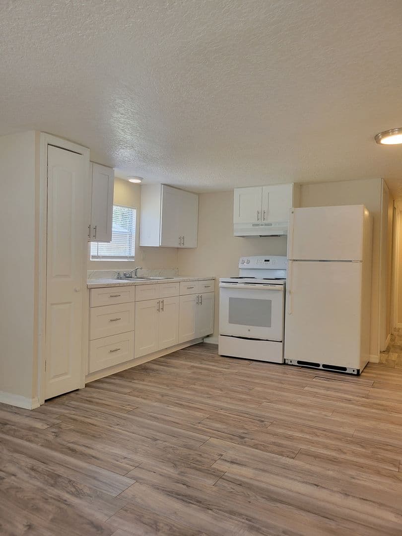 Winter Haven House: 1439 34th St NW, UNIT #8
