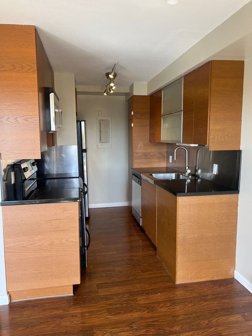 Portland Apartment: 2020 SW Salmon Street