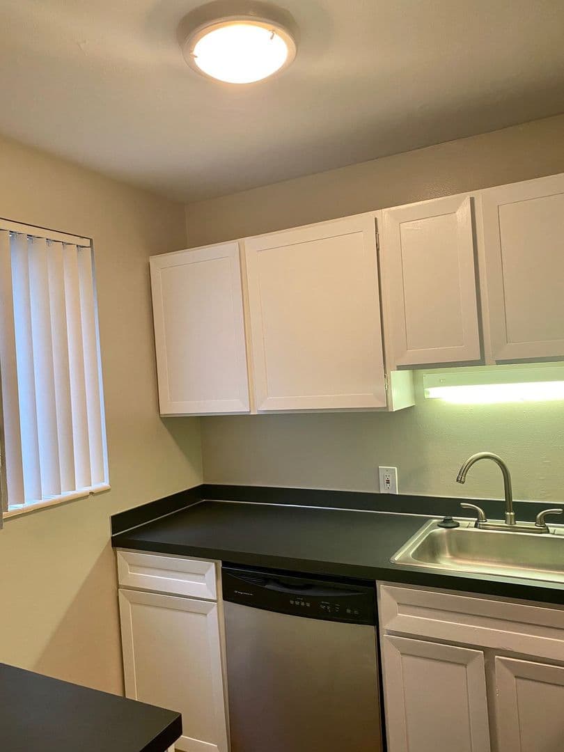 Portland Apartment: 2020 SW Salmon Street