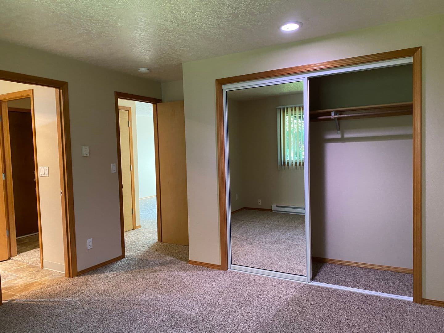 Portland Apartment: 1908 SW Roxbury Avenue