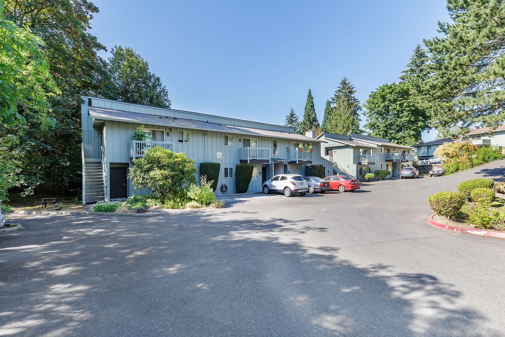 Portland Apartment: 1908 SW Roxbury Avenue