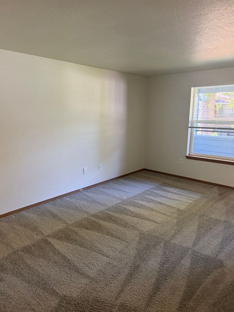 Lake Oswego Apartment: 15370 SW Bangy Road