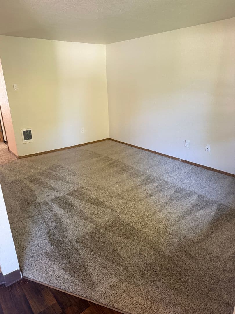 Lake Oswego Apartment: 15370 SW Bangy Road
