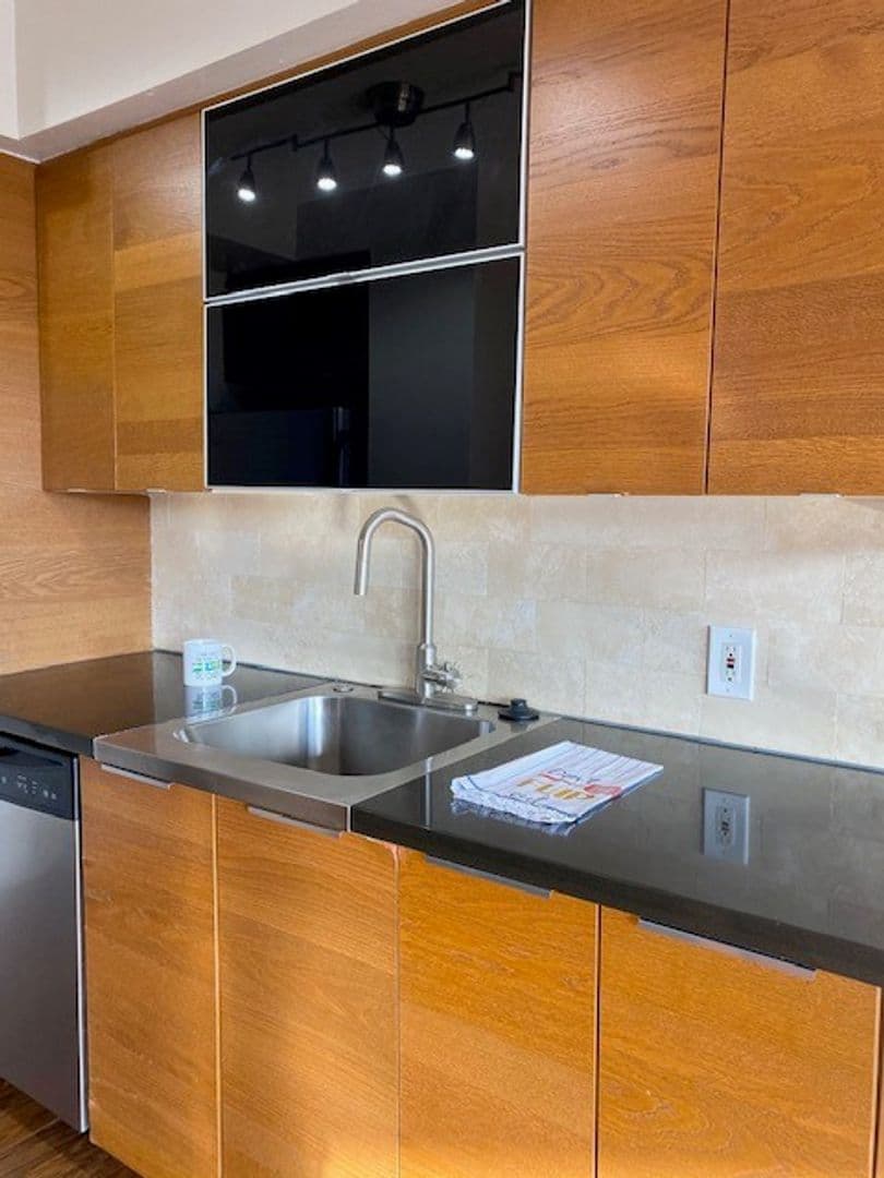 Portland Apartment: 2020 SW Salmon Street