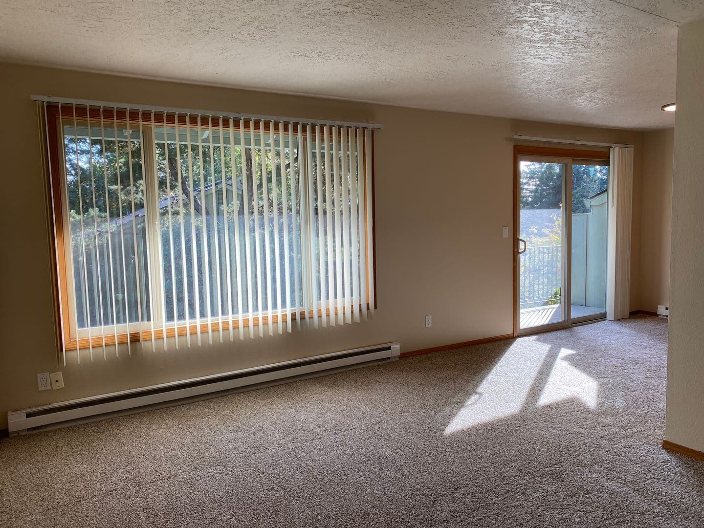 Portland Apartment: 1908 SW Roxbury Avenue
