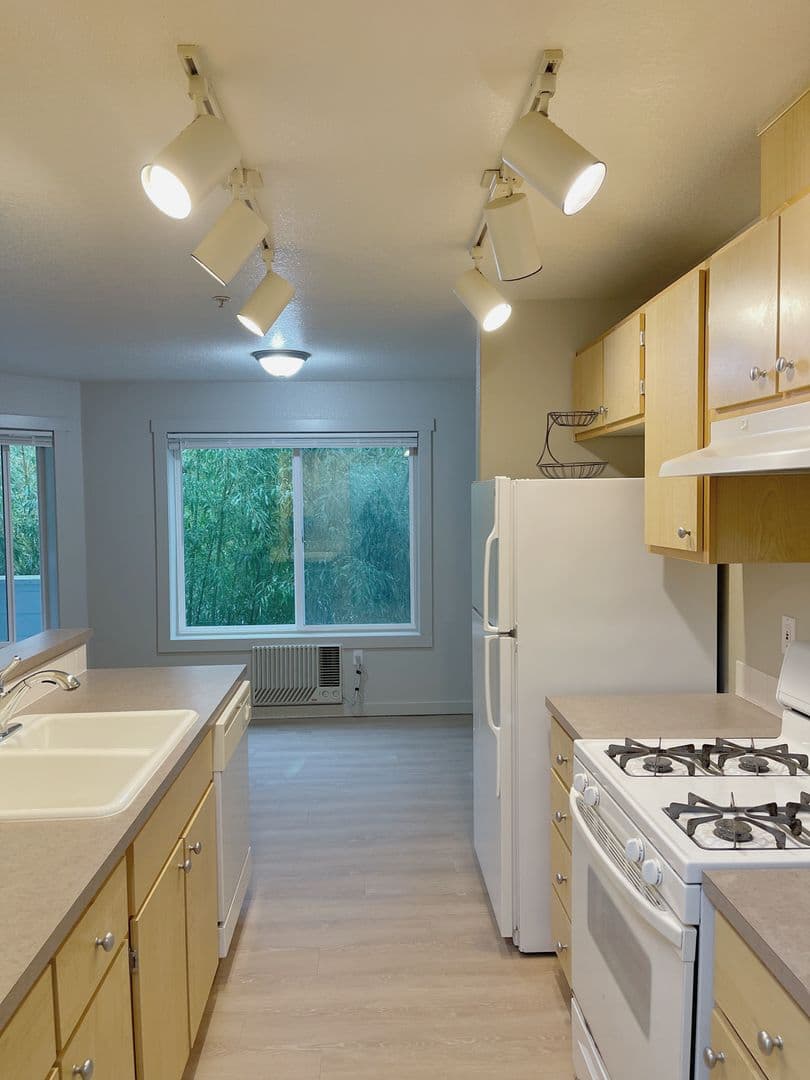 Portland Apartment: 2856-2868 NW Wardway Street