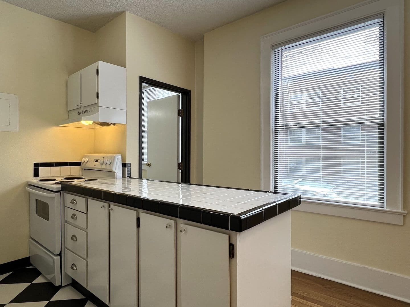 Portland Apartment: 2151 NW Johnson Street