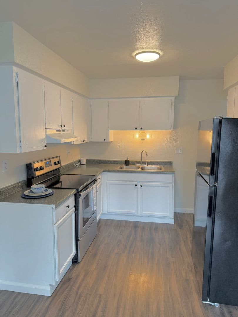 Keizer Apartment: 760 Plymouth Drive NE