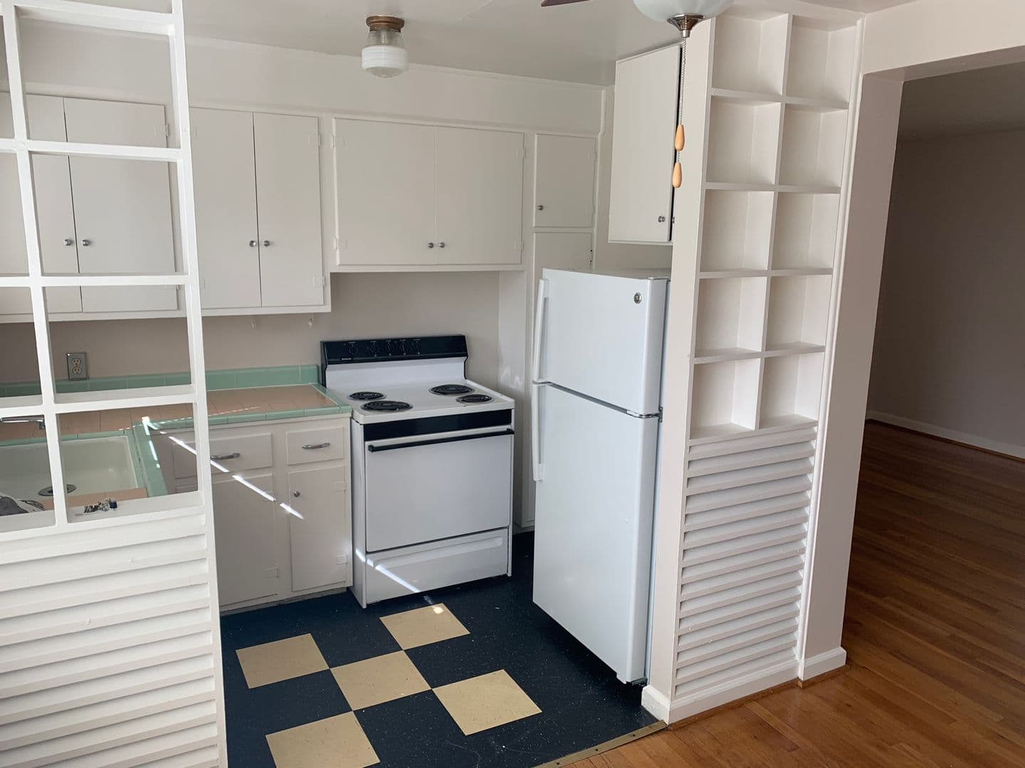 Portland Apartment: 5740 SE Milwaukie Avenue and 5741-5745 SE 17th Avenue