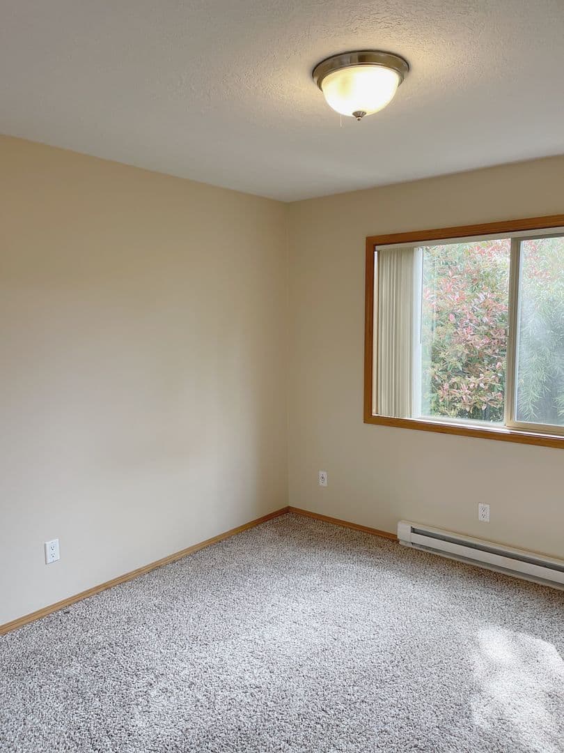 Portland Apartment: 1908 SW Roxbury Avenue