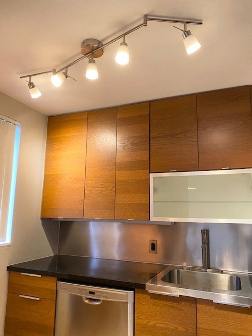 Portland Apartment: 2020 SW Salmon Street