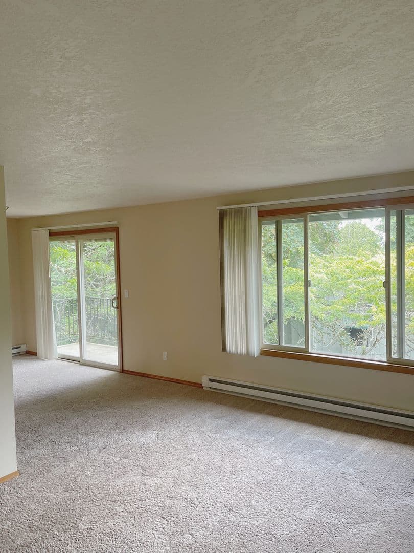 Portland Apartment: 1908 SW Roxbury Avenue