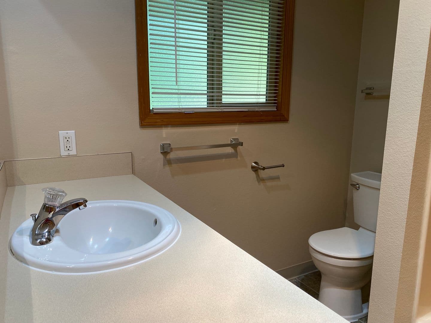 Portland Apartment: 1908 SW Roxbury Avenue