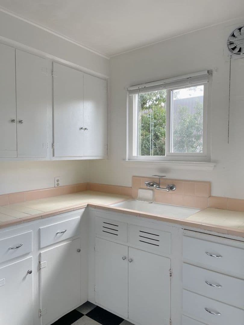 Portland Apartment: 5740 SE Milwaukie Avenue and 5741-5745 SE 17th Avenue