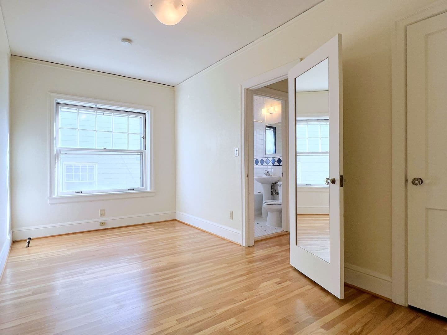Portland Apartment: 2445 NW Northrup Street