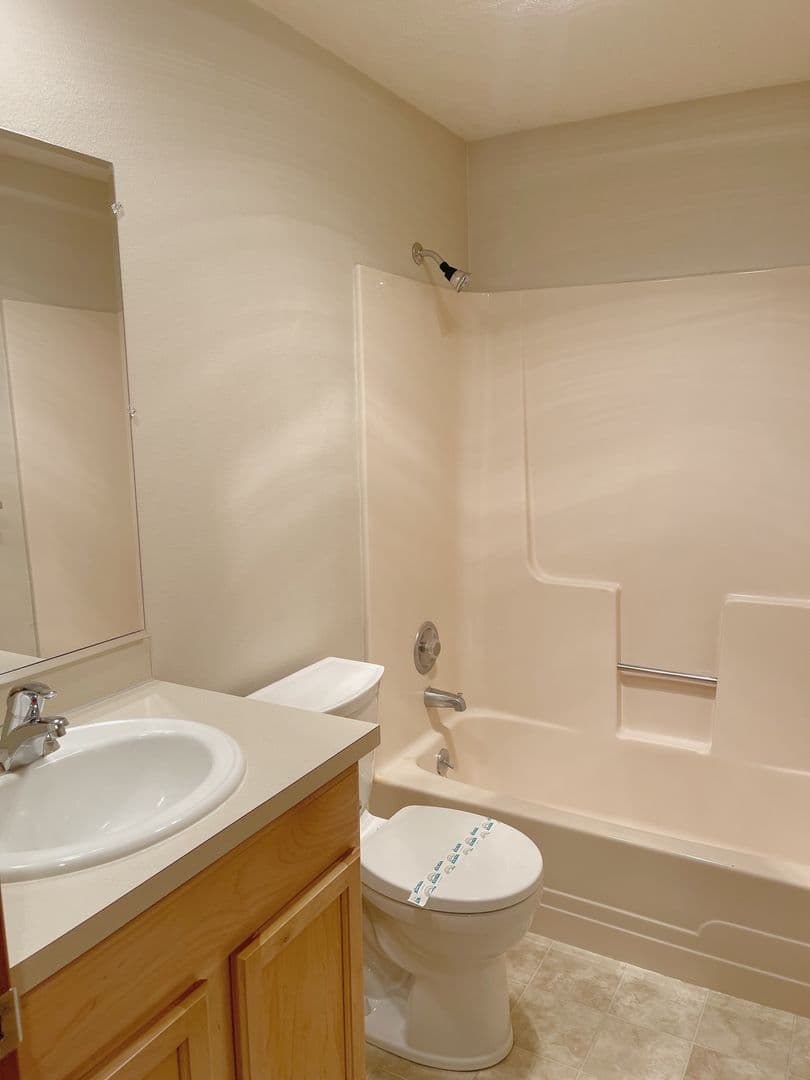Portland Apartment: 1908 SW Roxbury Avenue