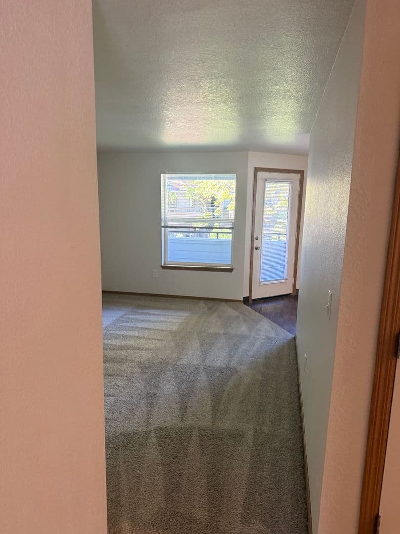Lake Oswego Apartment: 15370 SW Bangy Road