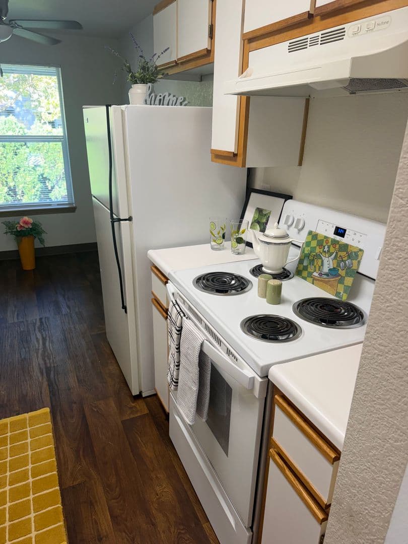 Lake Oswego Apartment: 15370 SW Bangy Road