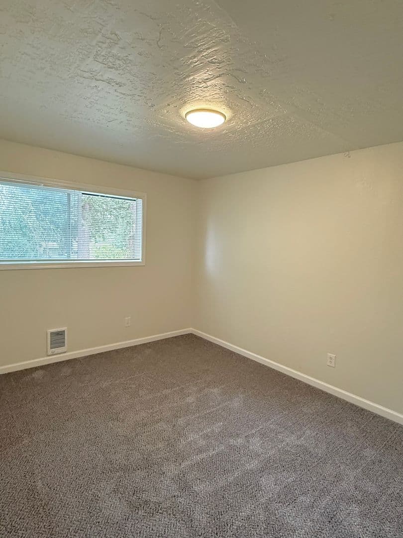 Keizer Apartment: 760 Plymouth Drive NE