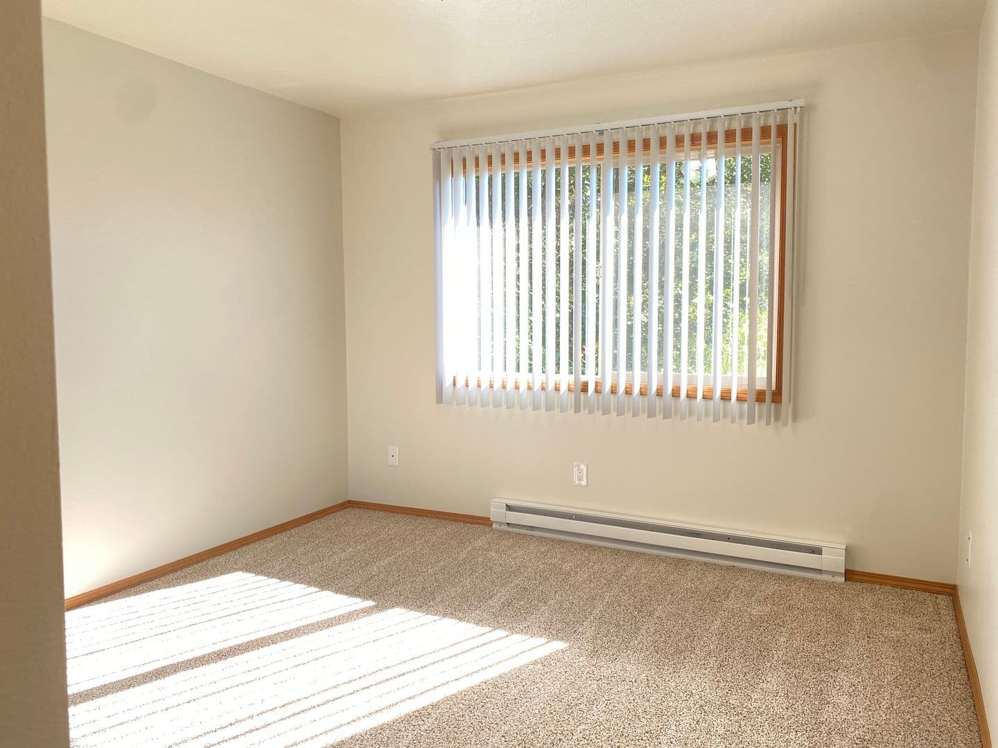 Portland Apartment: 1908 SW Roxbury Avenue