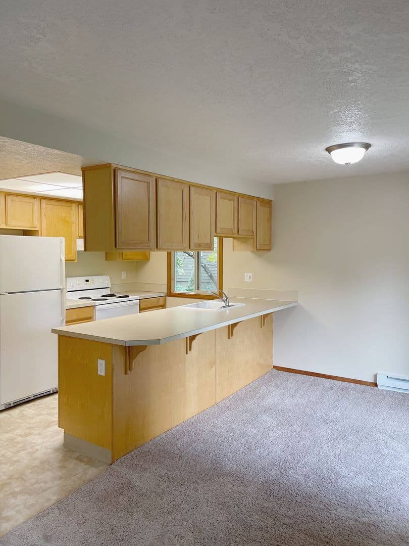 Portland Apartment: 1908 SW Roxbury Avenue