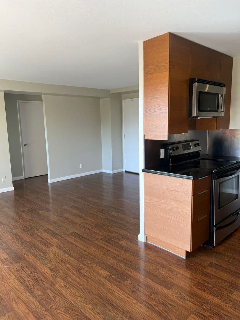 Portland Apartment: 2020 SW Salmon Street