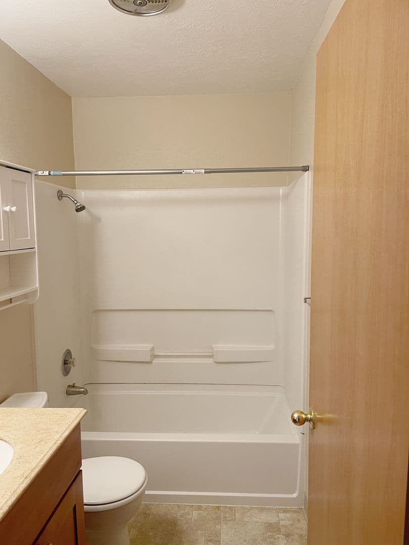Portland Apartment: 1908 SW Roxbury Avenue
