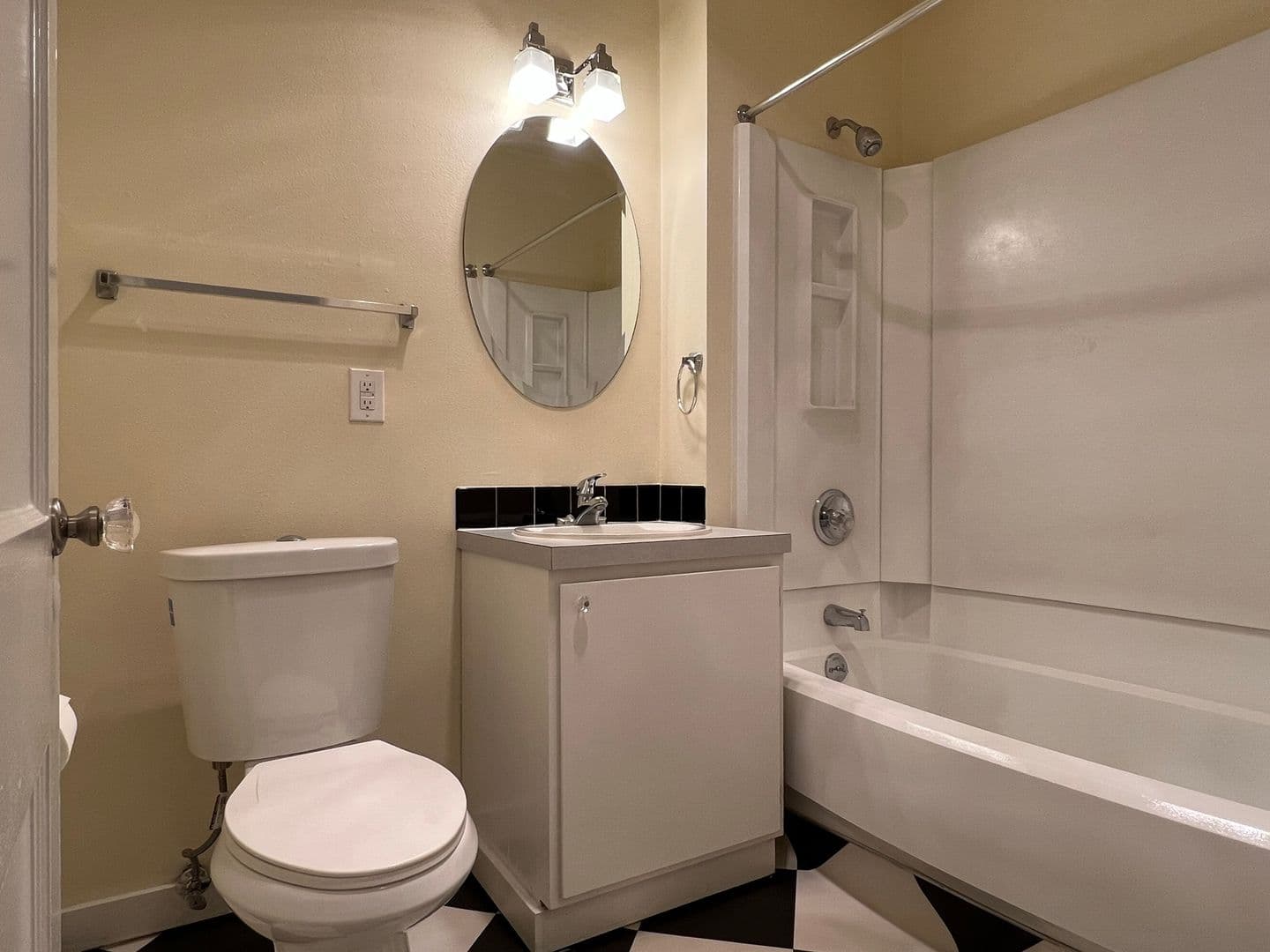 Portland Apartment: 2151 NW Johnson Street