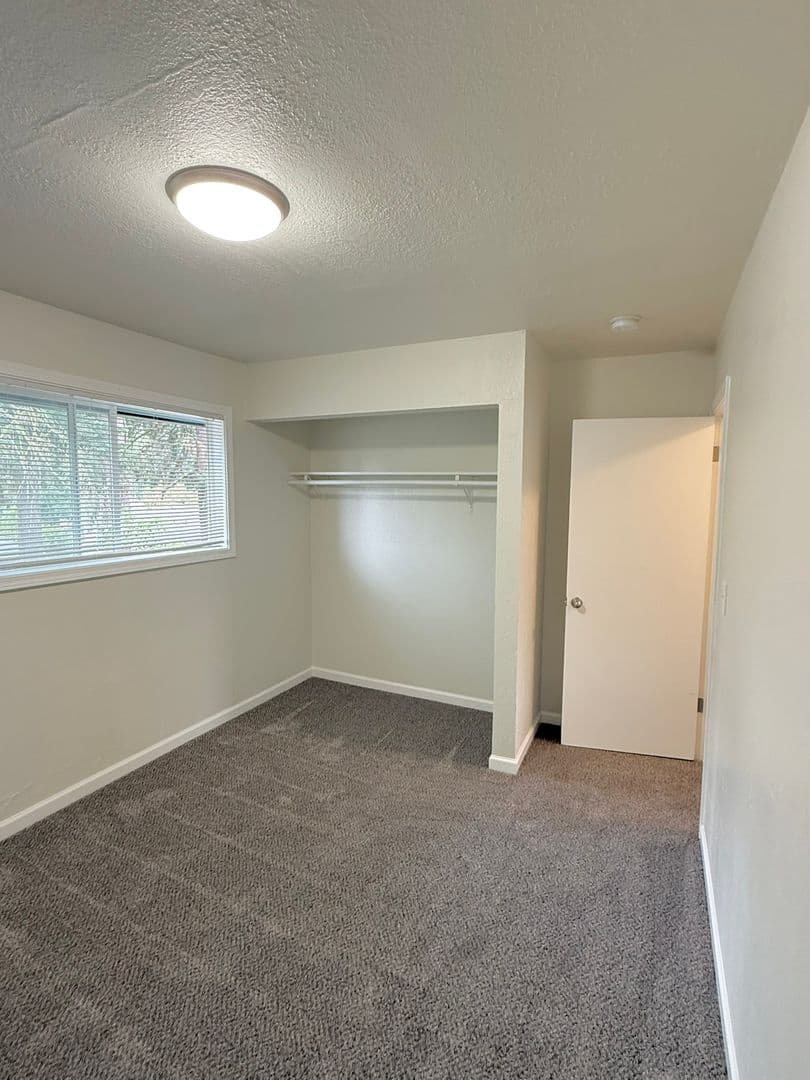 Keizer Apartment: 760 Plymouth Drive NE