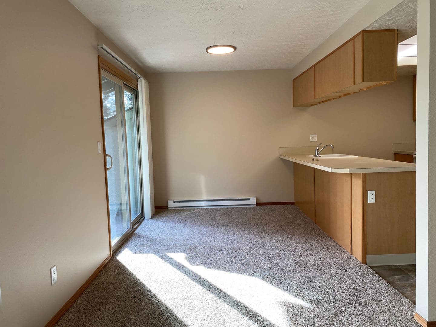 Portland Apartment: 1908 SW Roxbury Avenue