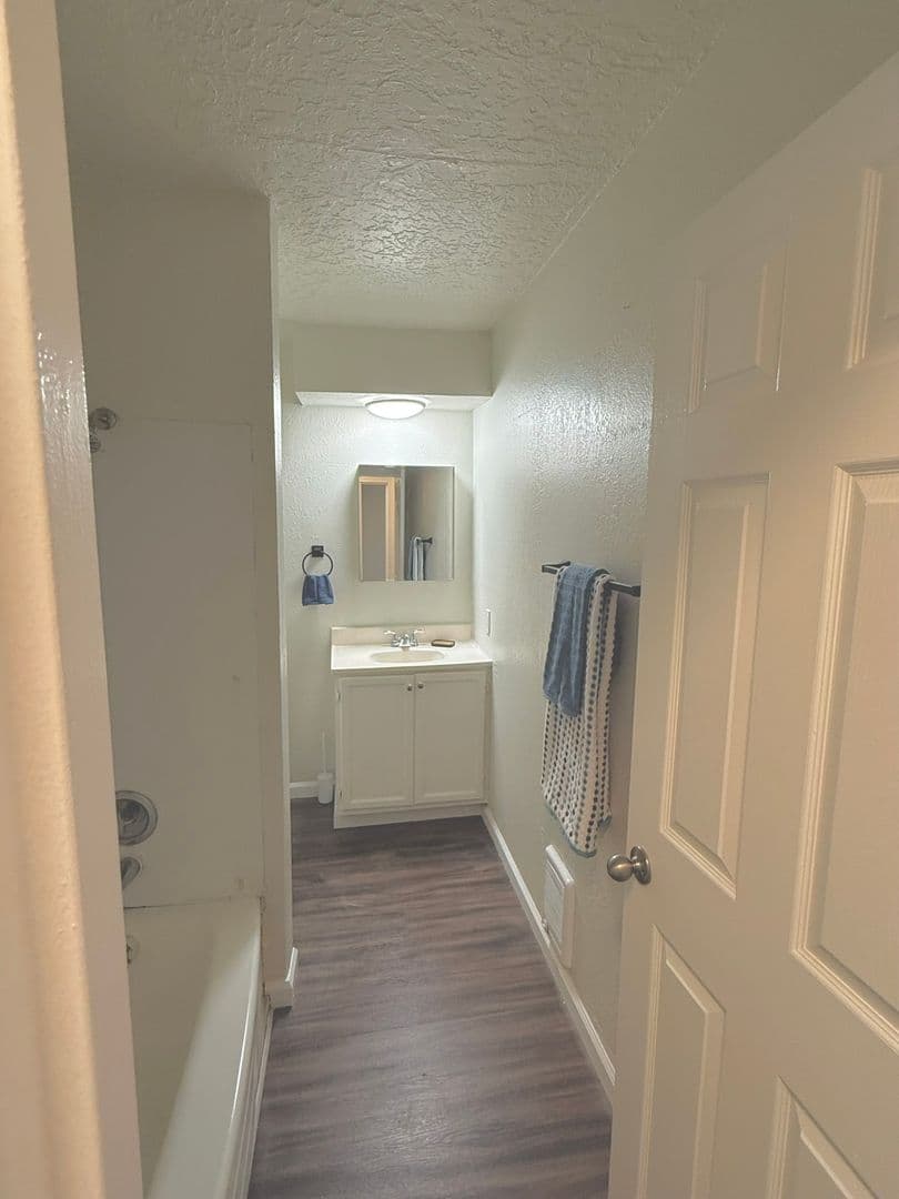 Keizer Apartment: 760 Plymouth Drive NE